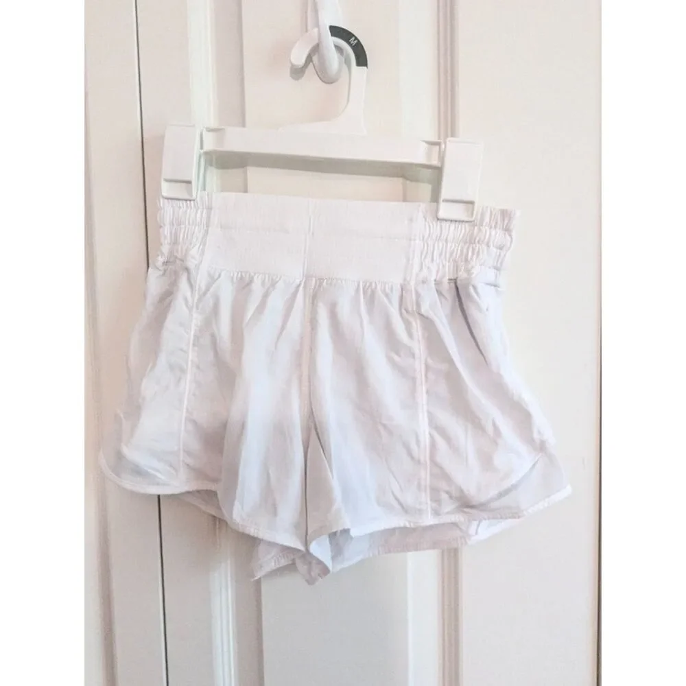 Lululemon White HR Hotty Hot Shorts 2 2.5